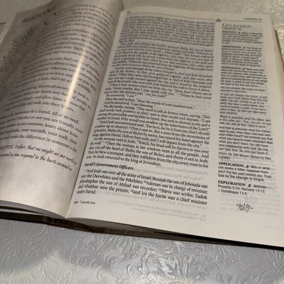 The Inspirational Study Bible by Max Lucado 1991 Hardcover NKJV Life Lessons God - Picture 5 of 13